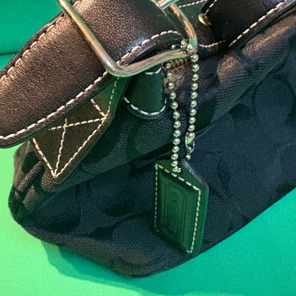 Vintage Coach Black mono Jacquard Signature shoulder bag - Picture 5 of 13